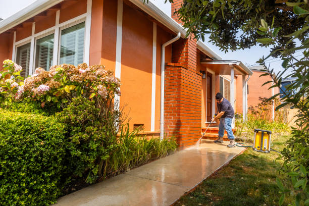 Best Pressure Washing Siding  in Hartville, OH